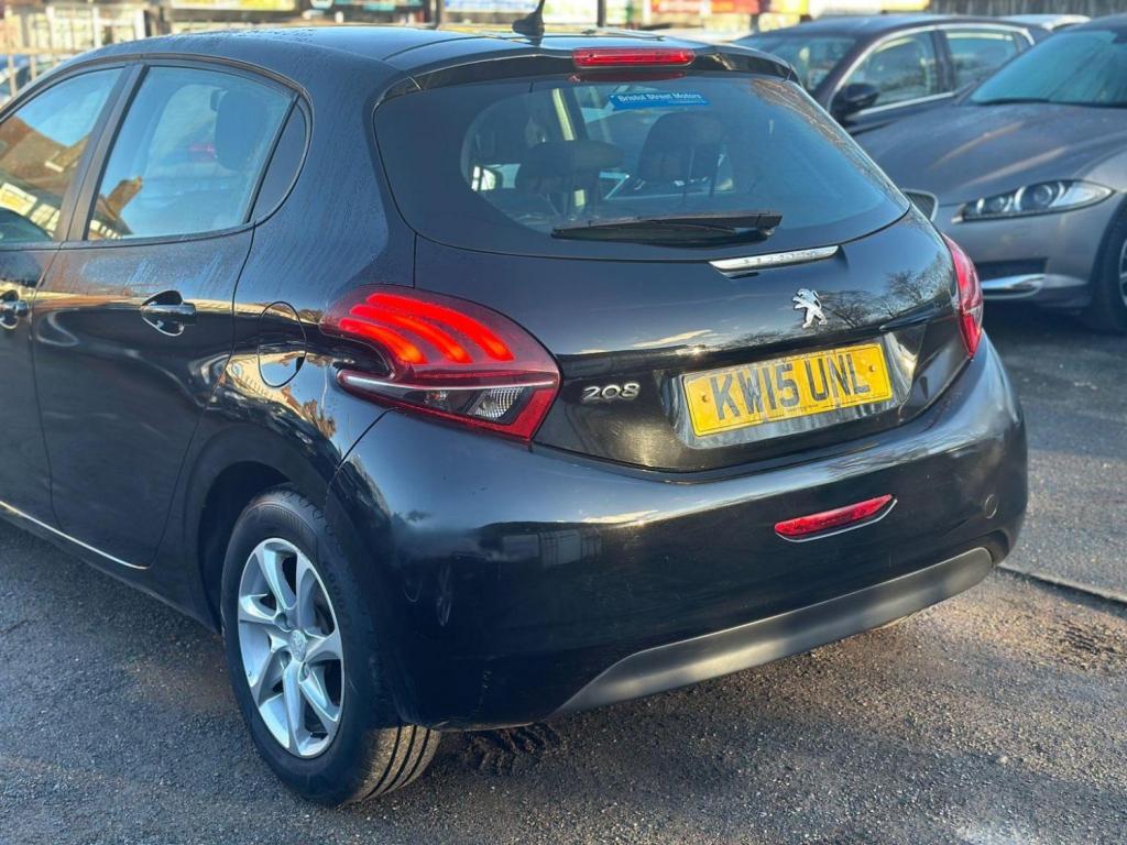 PEUGEOT 208