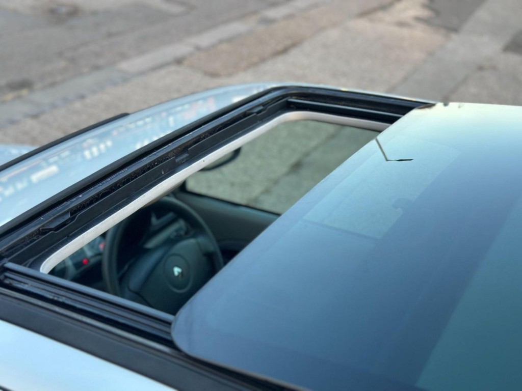 View RENAULT CLIO 1.4 16v Expression 5dr