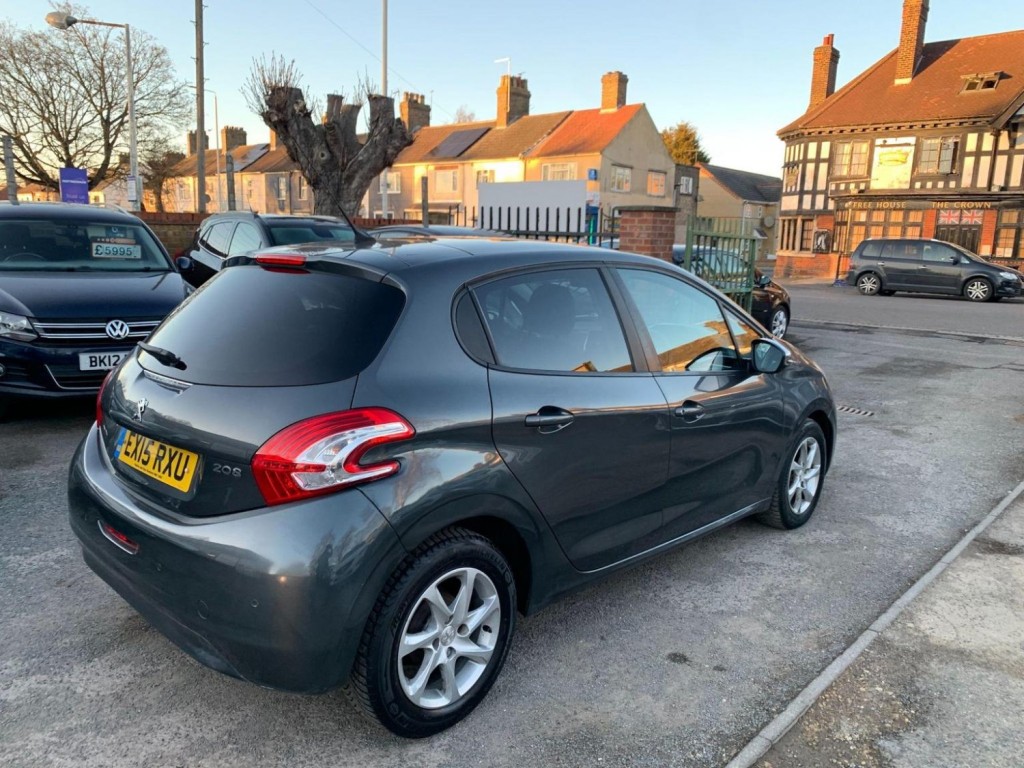 View PEUGEOT 208 1.2 VTi PureTech Style Euro 6 5dr