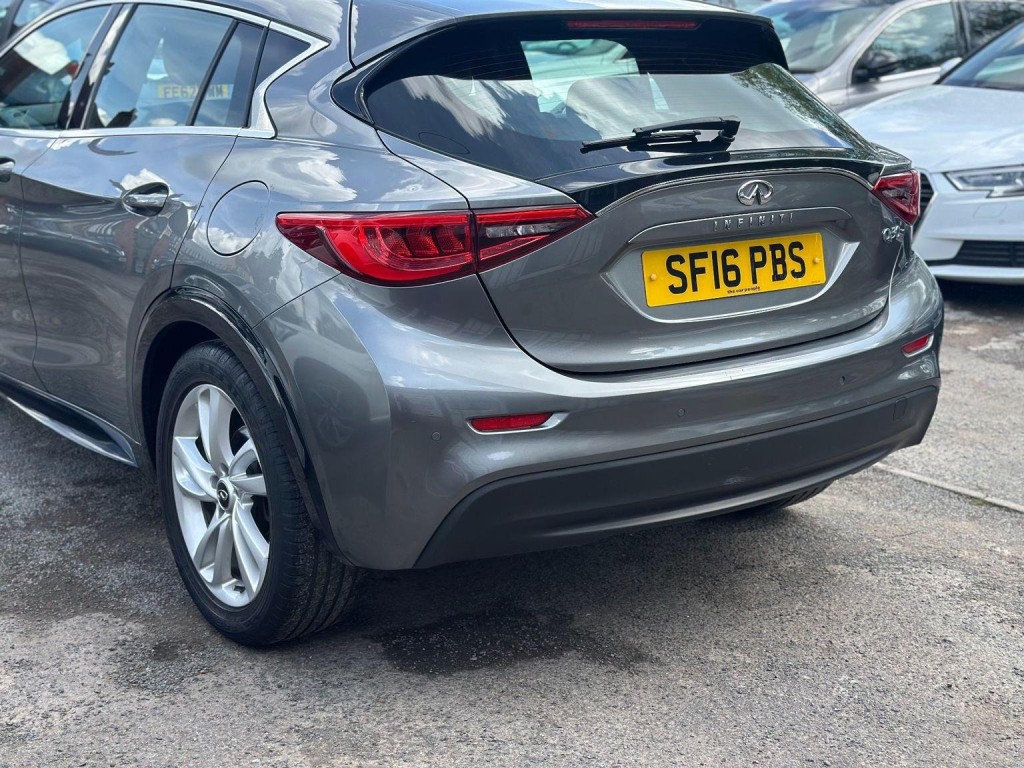 INFINITI Q30