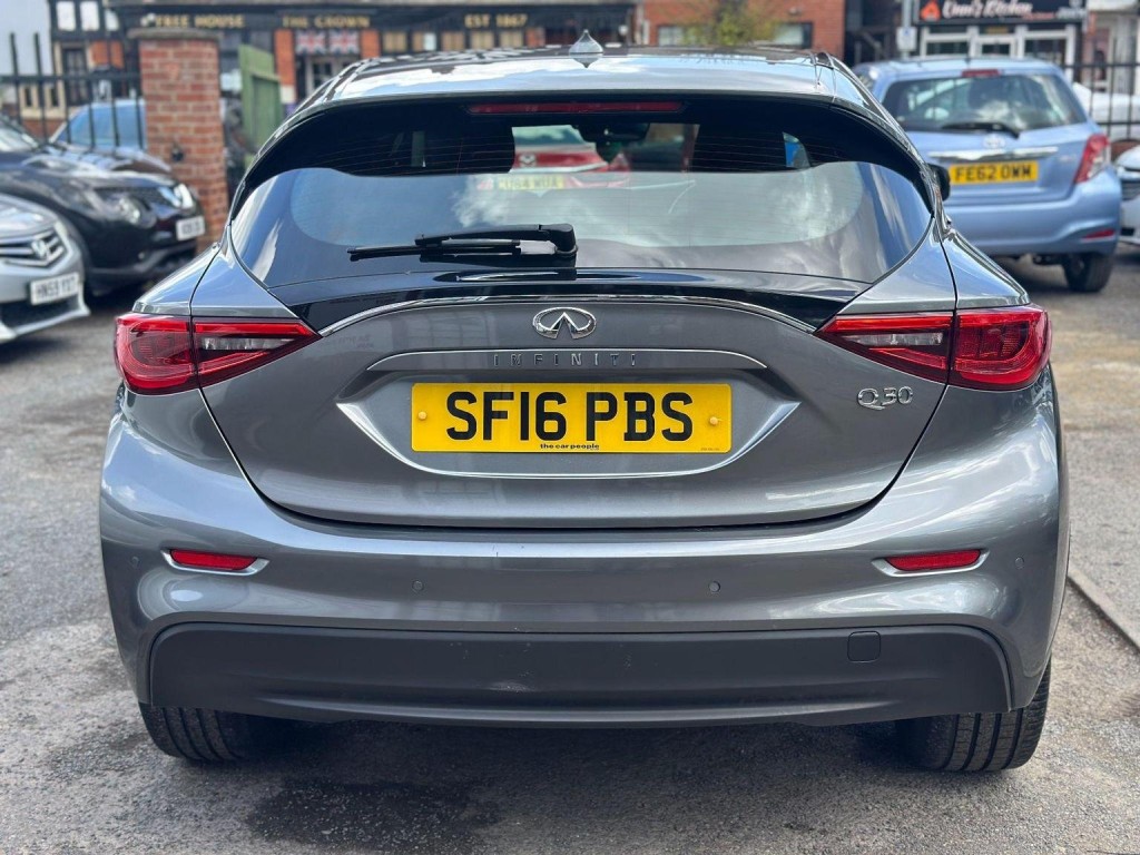 INFINITI Q30
