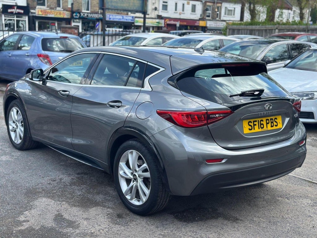 INFINITI Q30