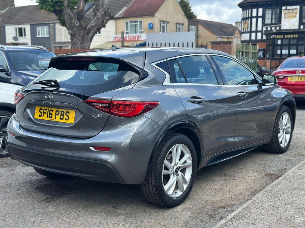 INFINITI Q30