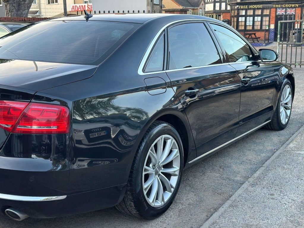 AUDI A8