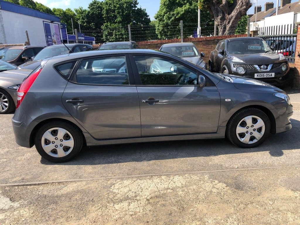 View HYUNDAI I30 1.6 CRDi Classic Euro 4 5dr