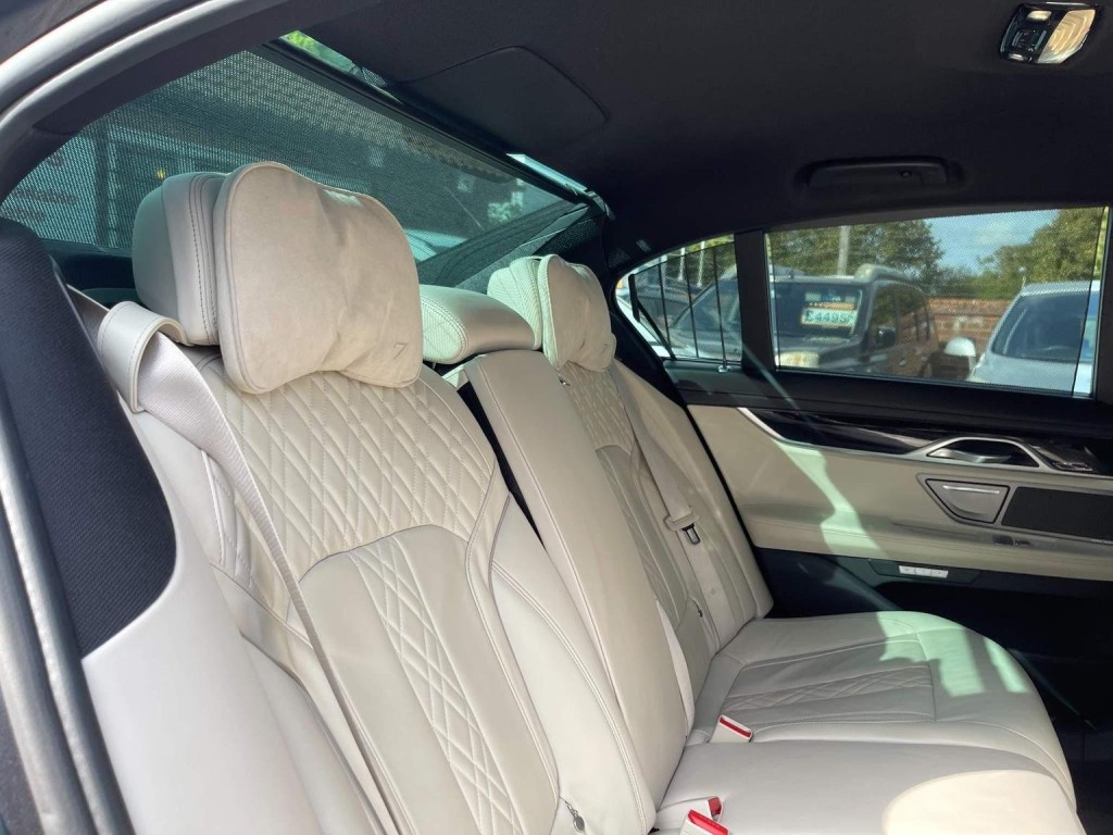 BMW 7 SERIES