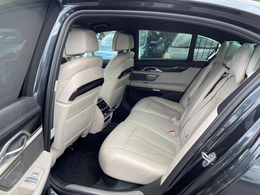 BMW 7 SERIES