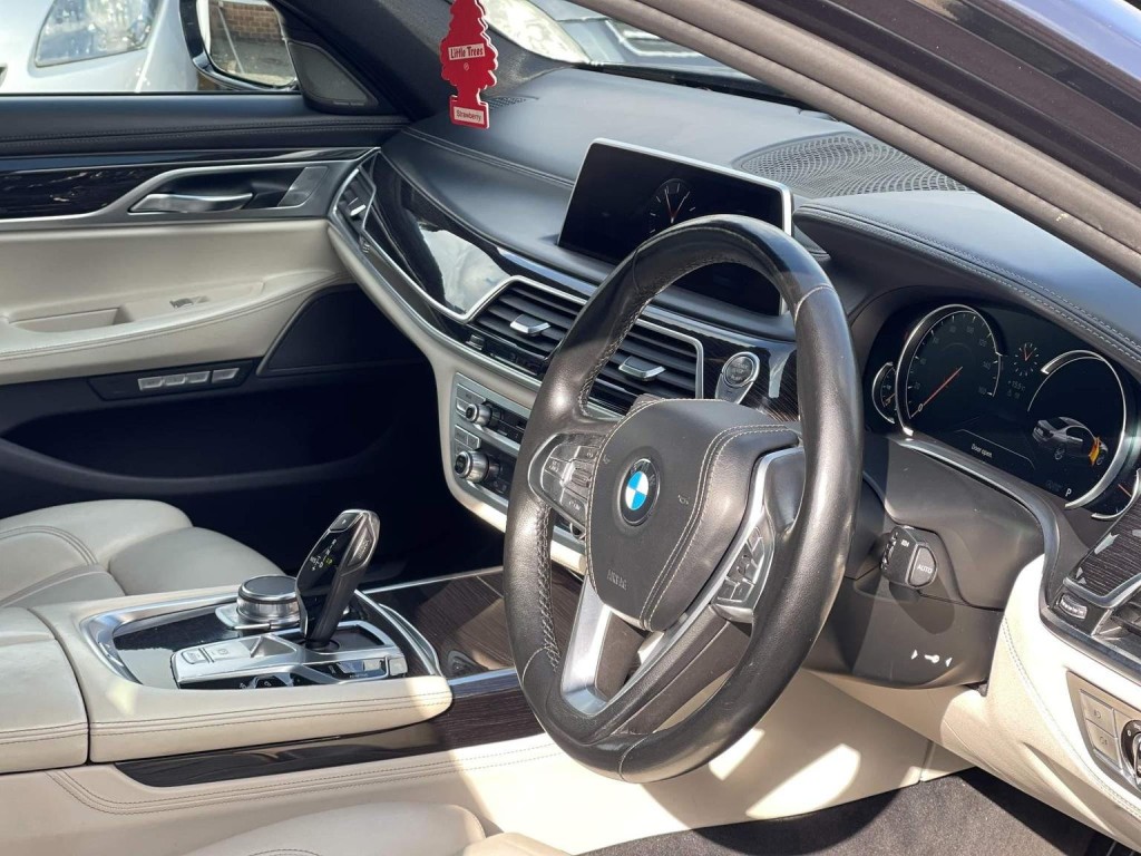 BMW 7 SERIES
