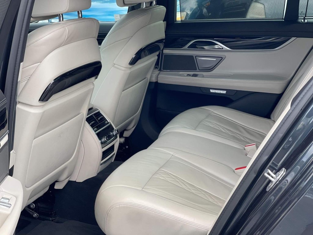 BMW 7 SERIES