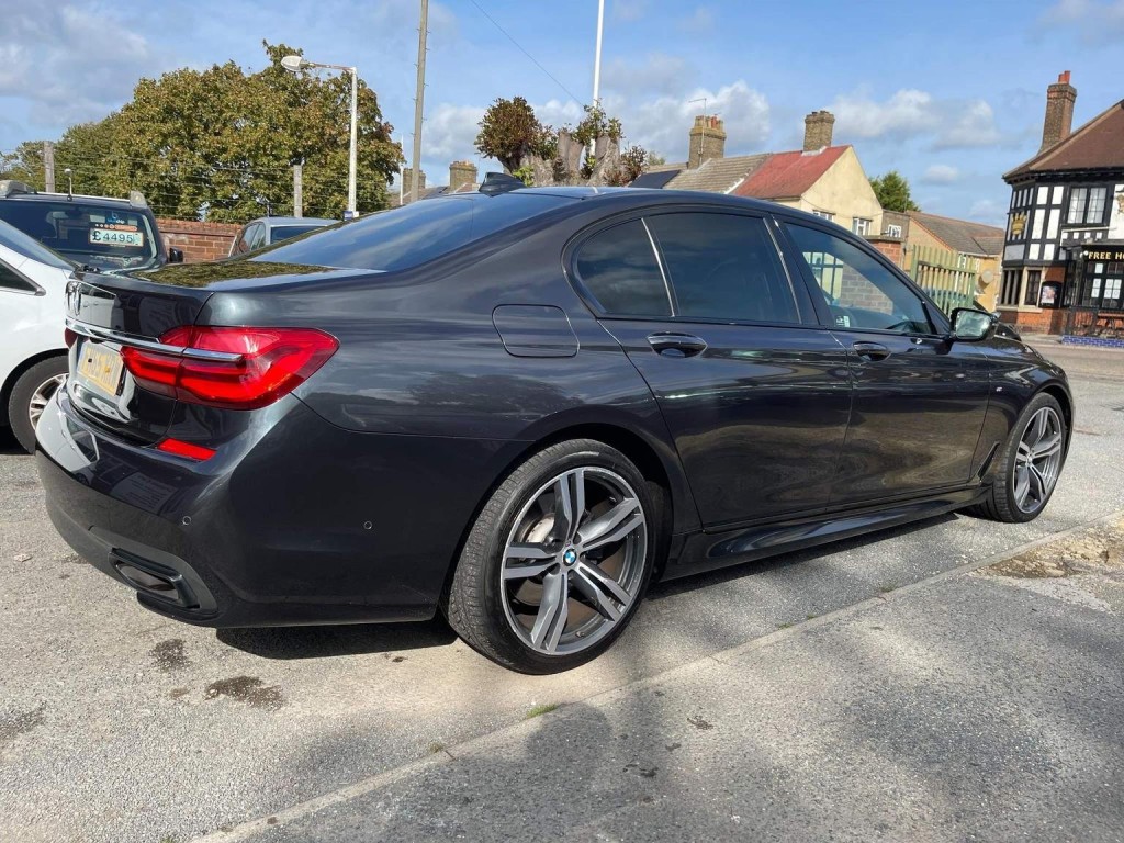 BMW 7 SERIES