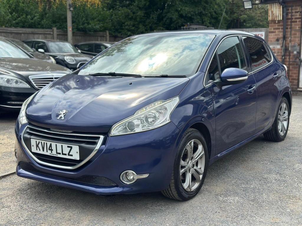 PEUGEOT 208
