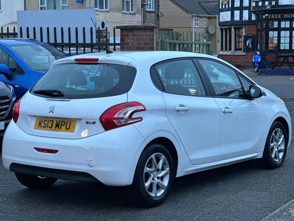 View PEUGEOT 208 1.4 HDi Active Euro 5 5dr