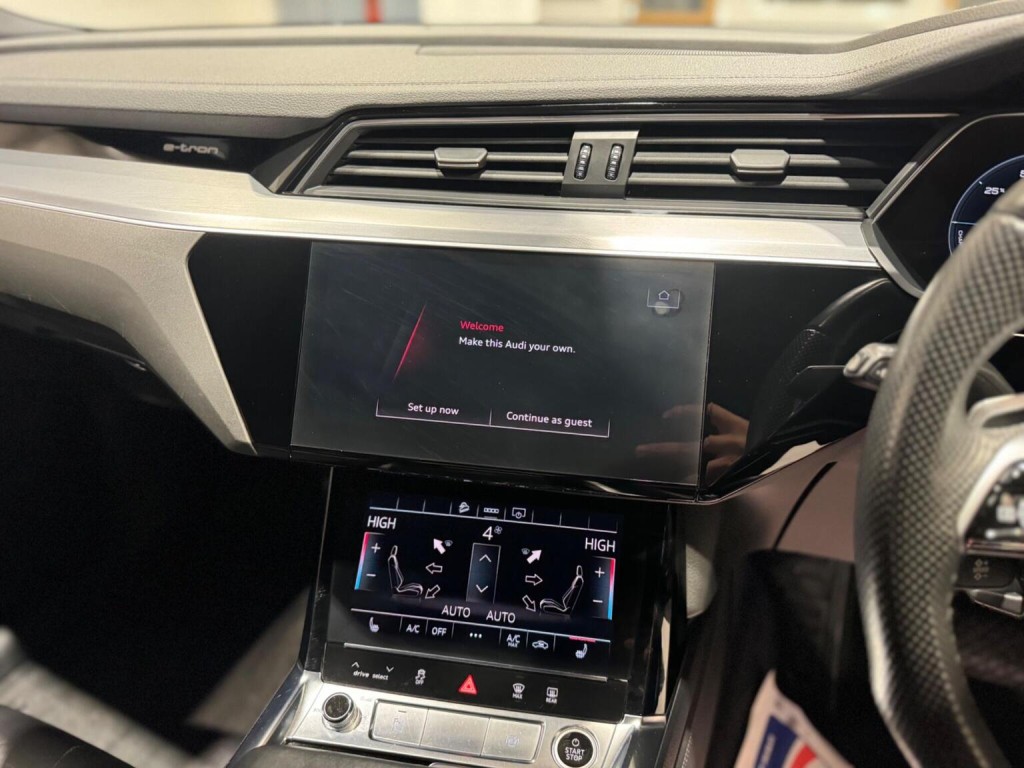 AUDI E-TRON