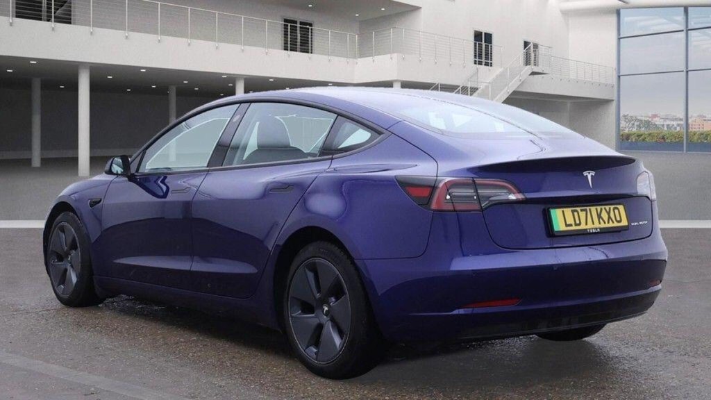 TESLA MODEL 3