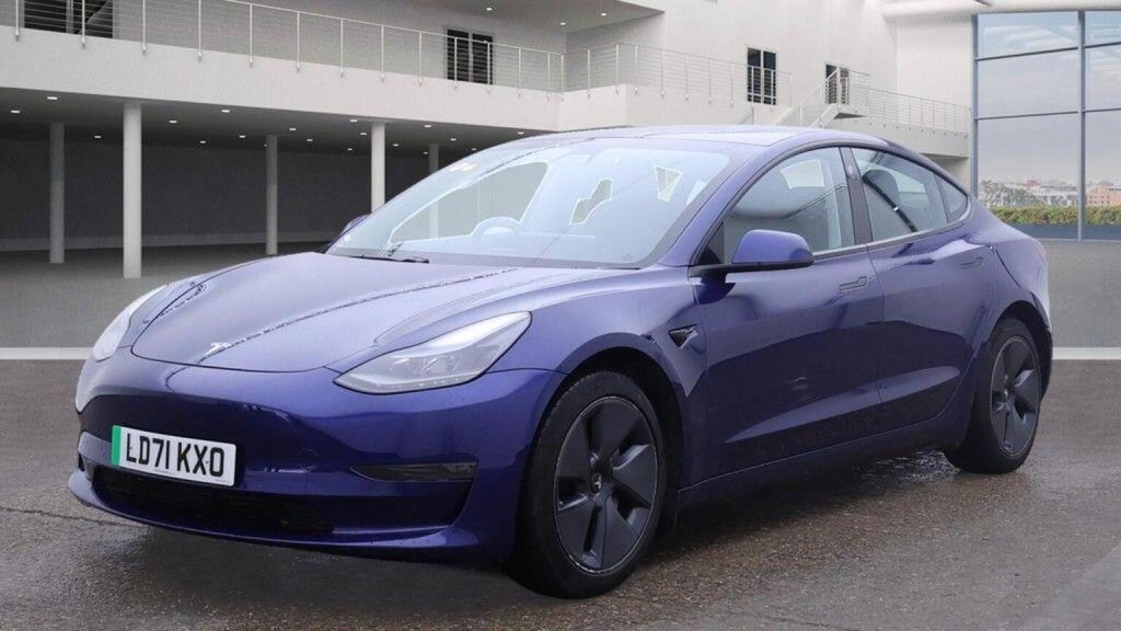TESLA MODEL 3