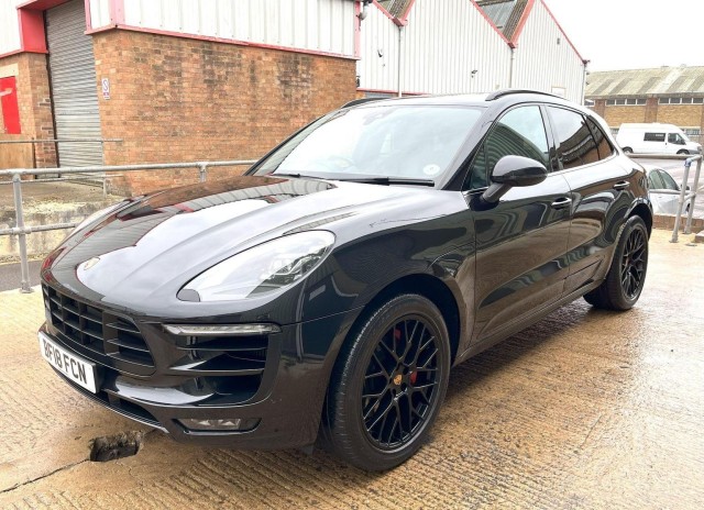 PORSCHE MACAN