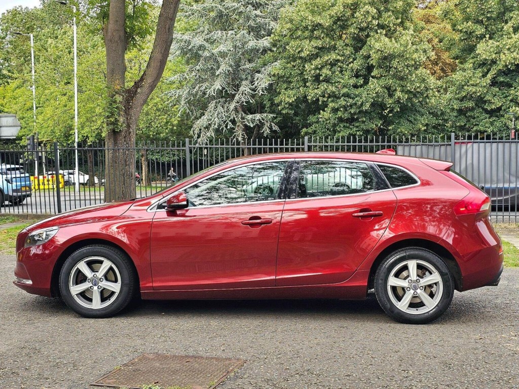 VOLVO V40