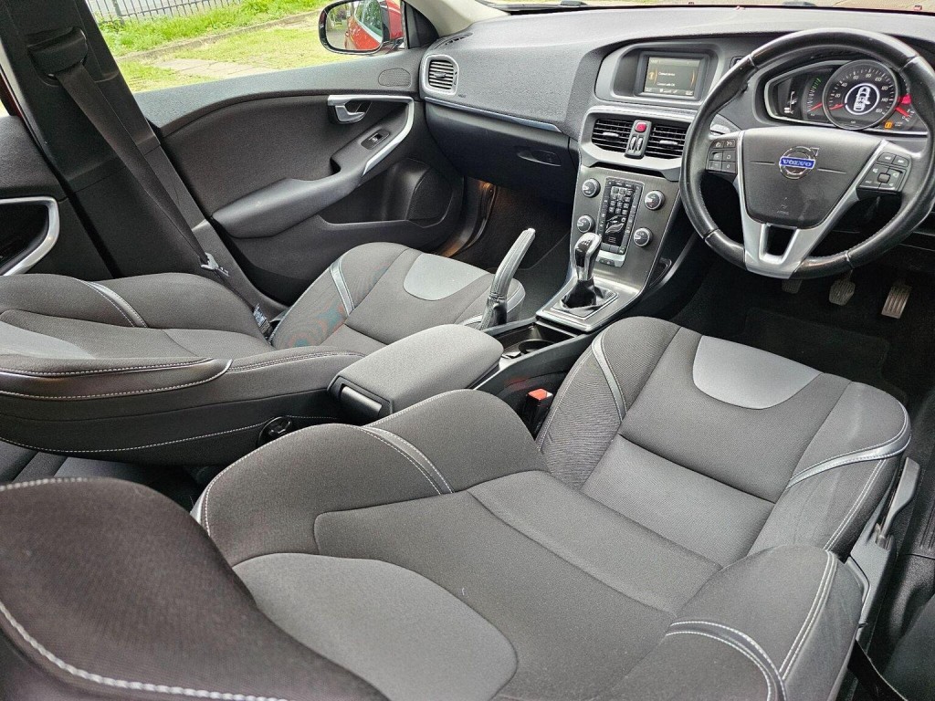 VOLVO V40
