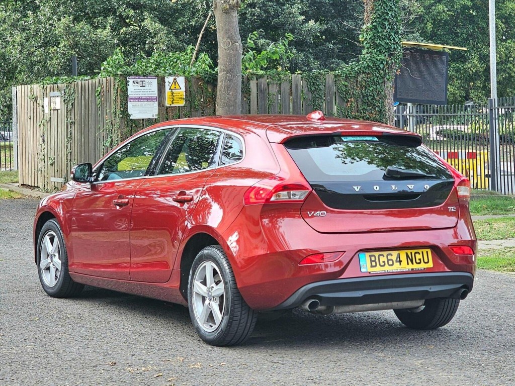 VOLVO V40