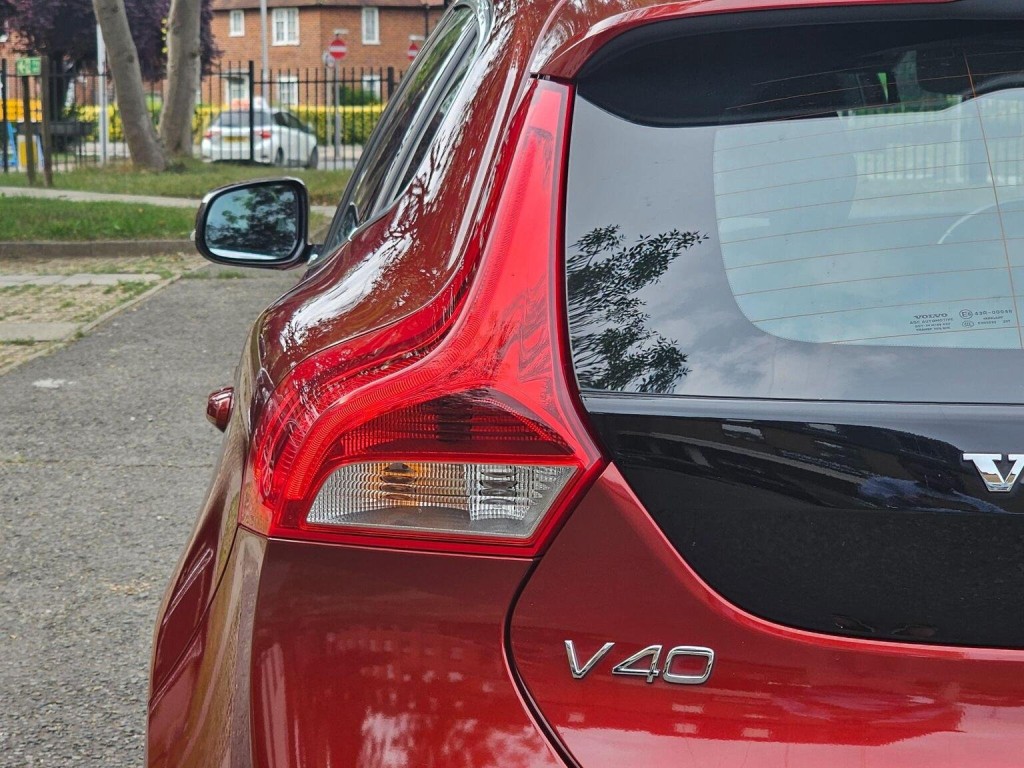 VOLVO V40