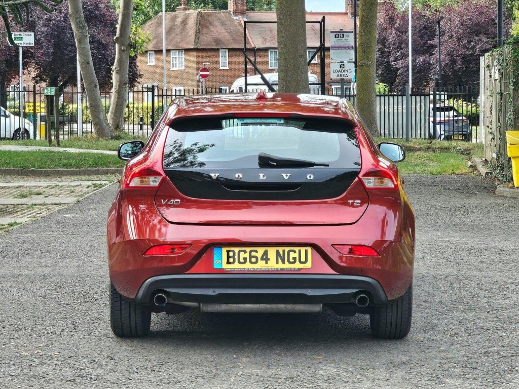 VOLVO V40