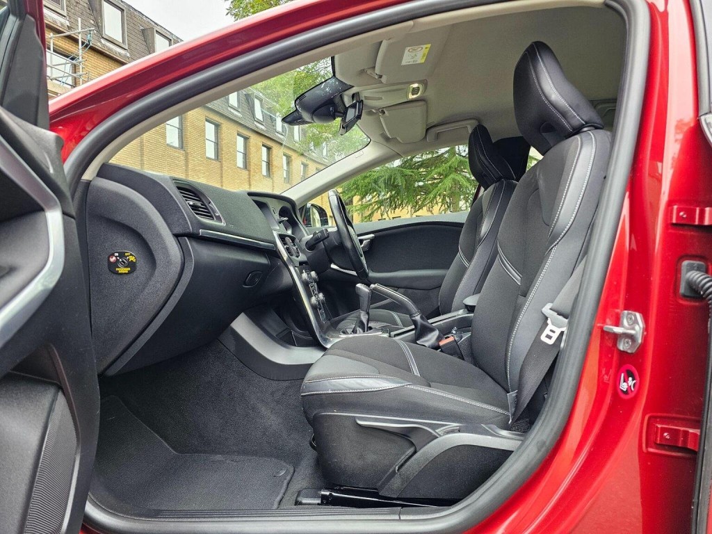 VOLVO V40