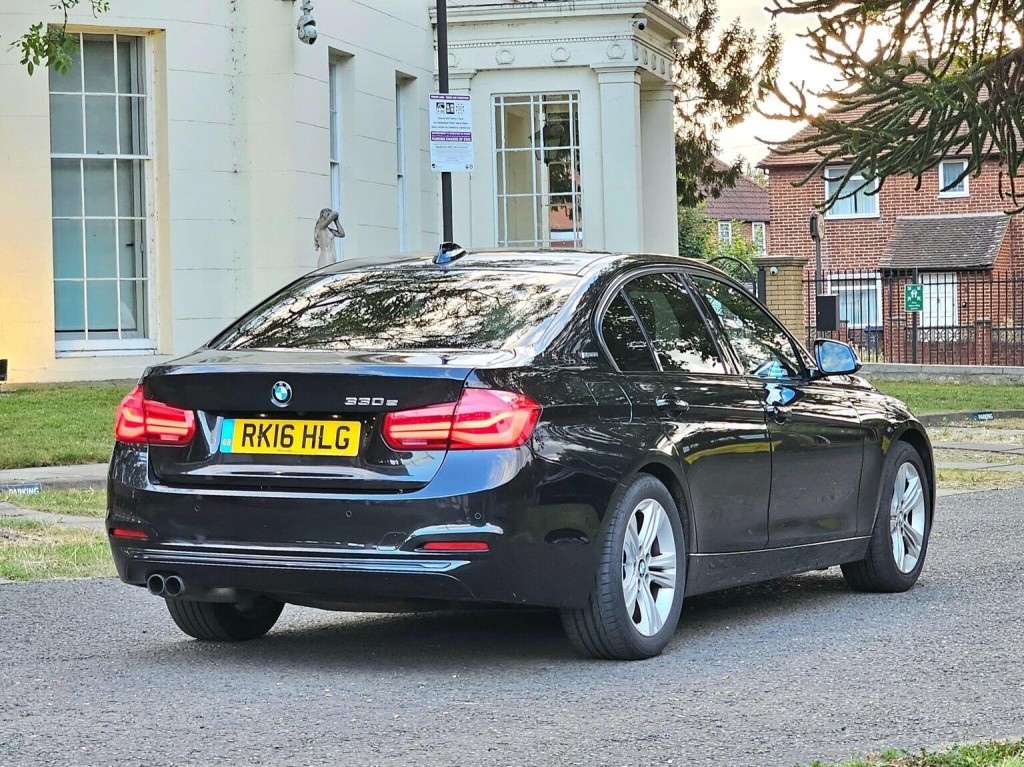 BMW 3 SERIES