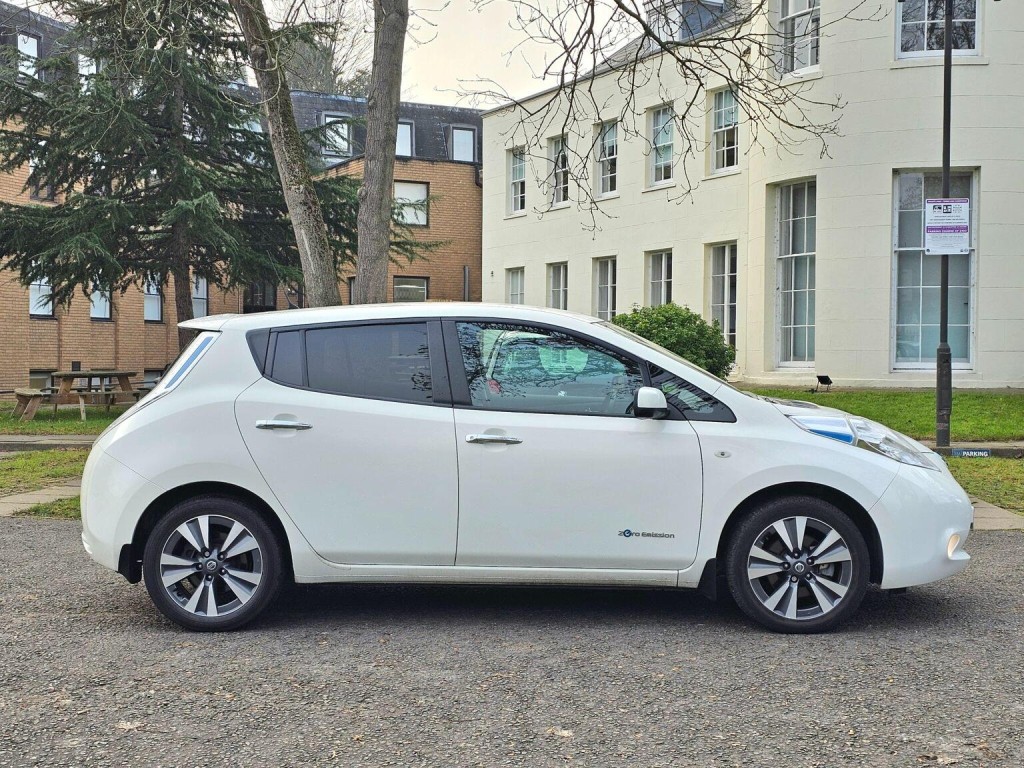 NISSAN LEAF