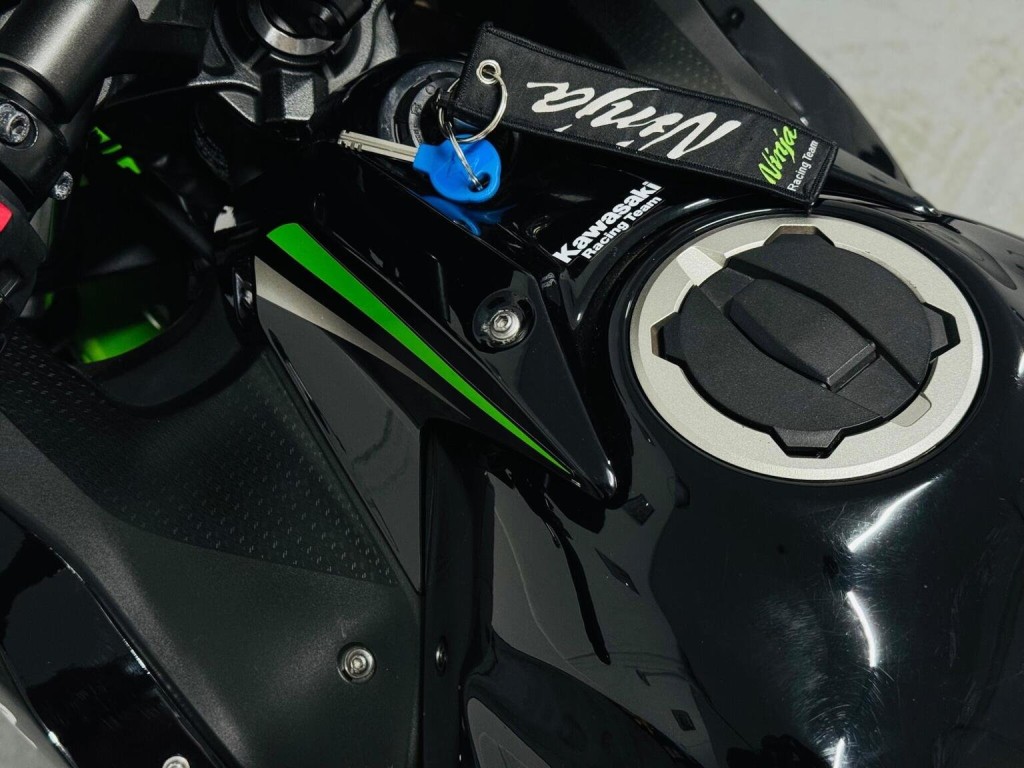 KAWASAKI Ninja 650