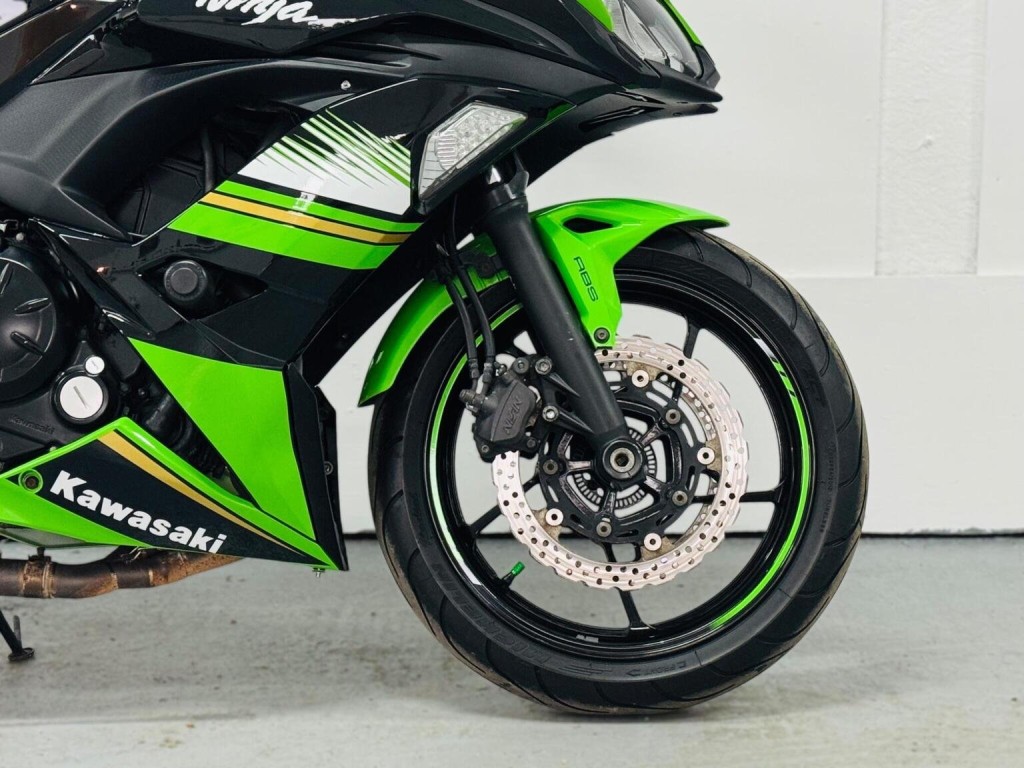 KAWASAKI Ninja 650