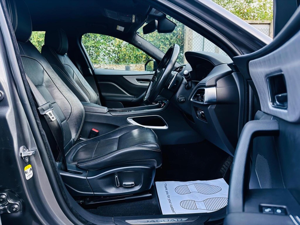 JAGUAR F-PACE