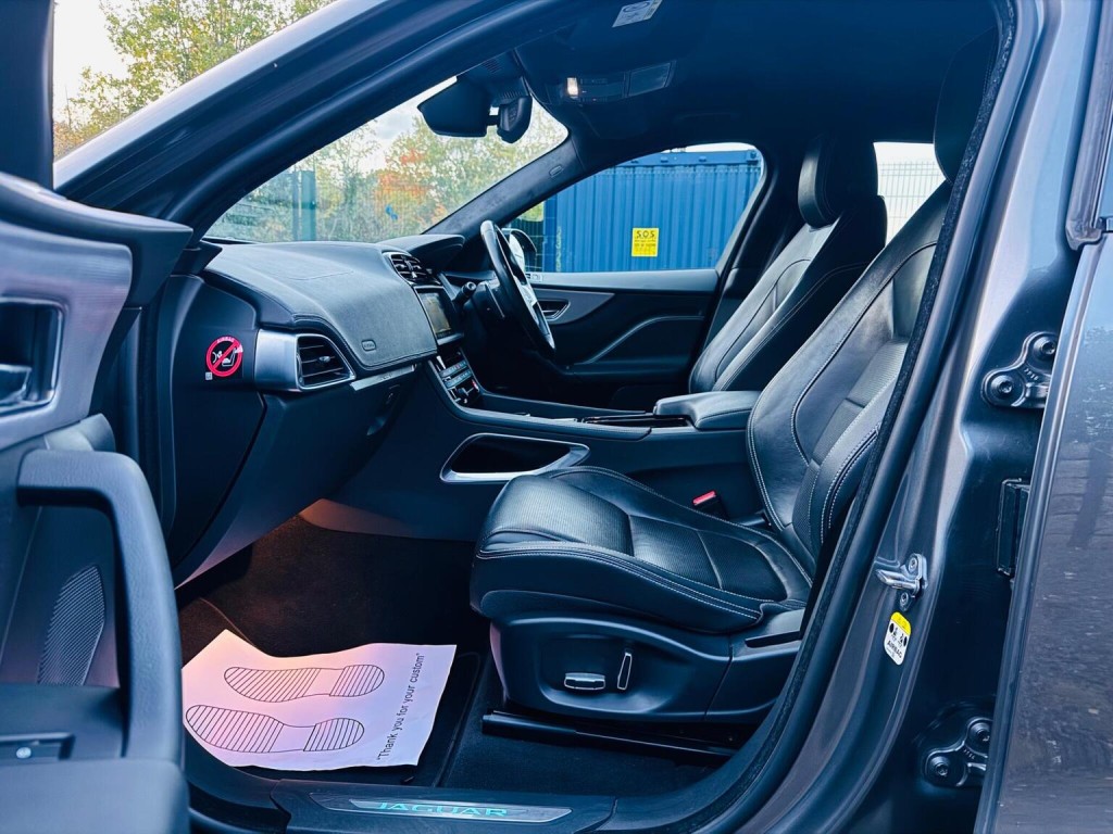 JAGUAR F-PACE