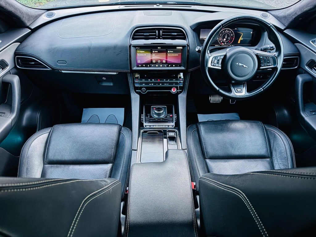 JAGUAR F-PACE