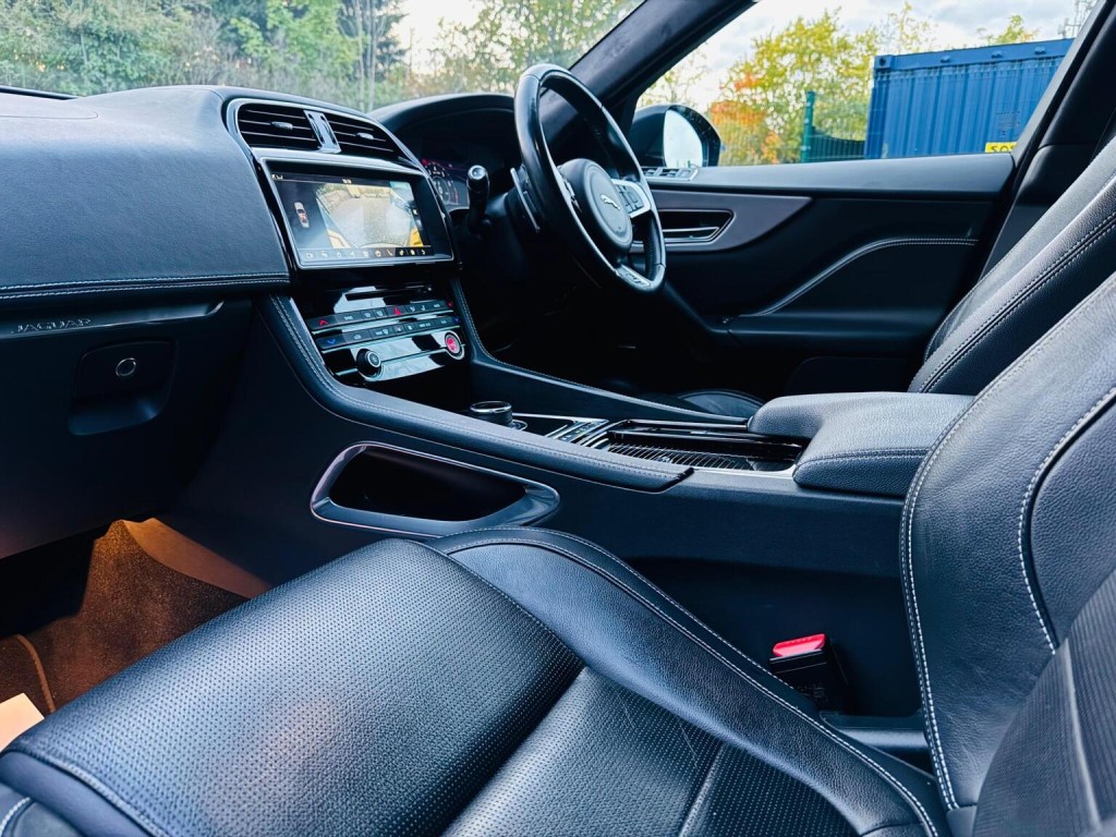 JAGUAR F-PACE