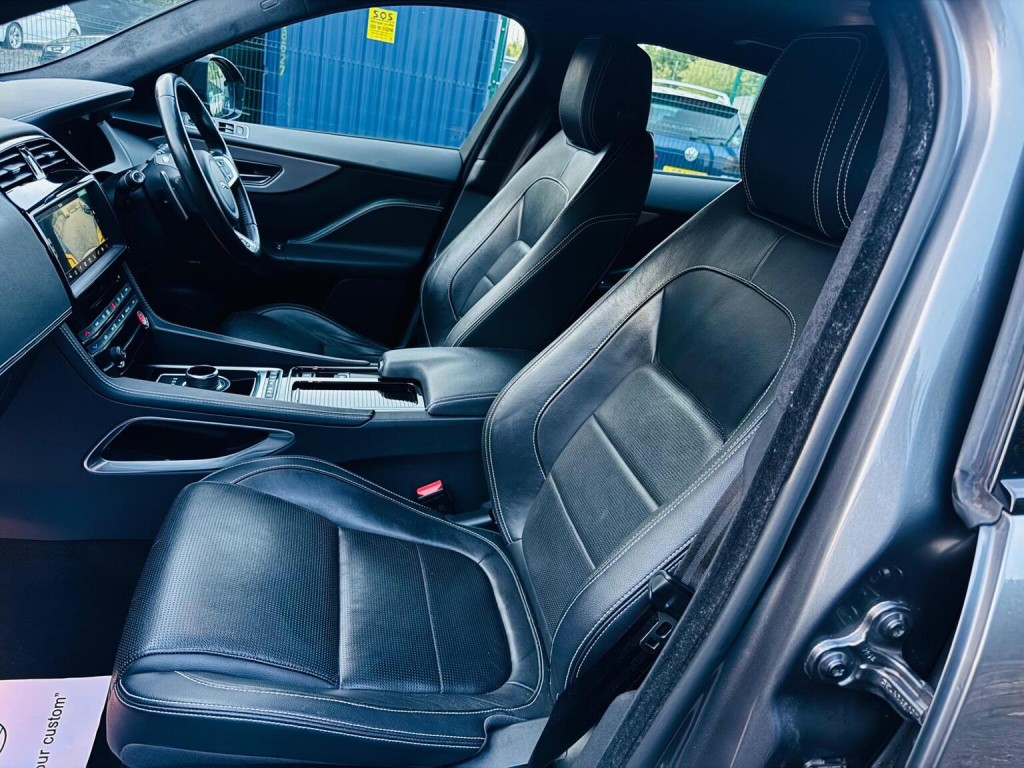 JAGUAR F-PACE