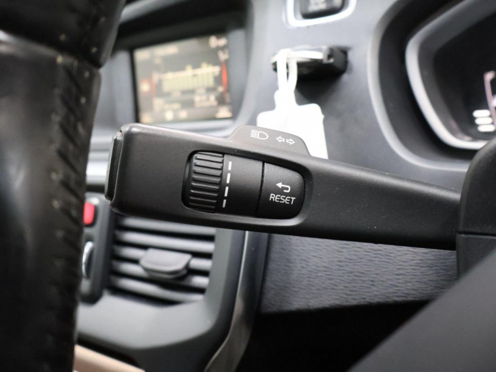 VOLVO V40 CROSS COUNTRY