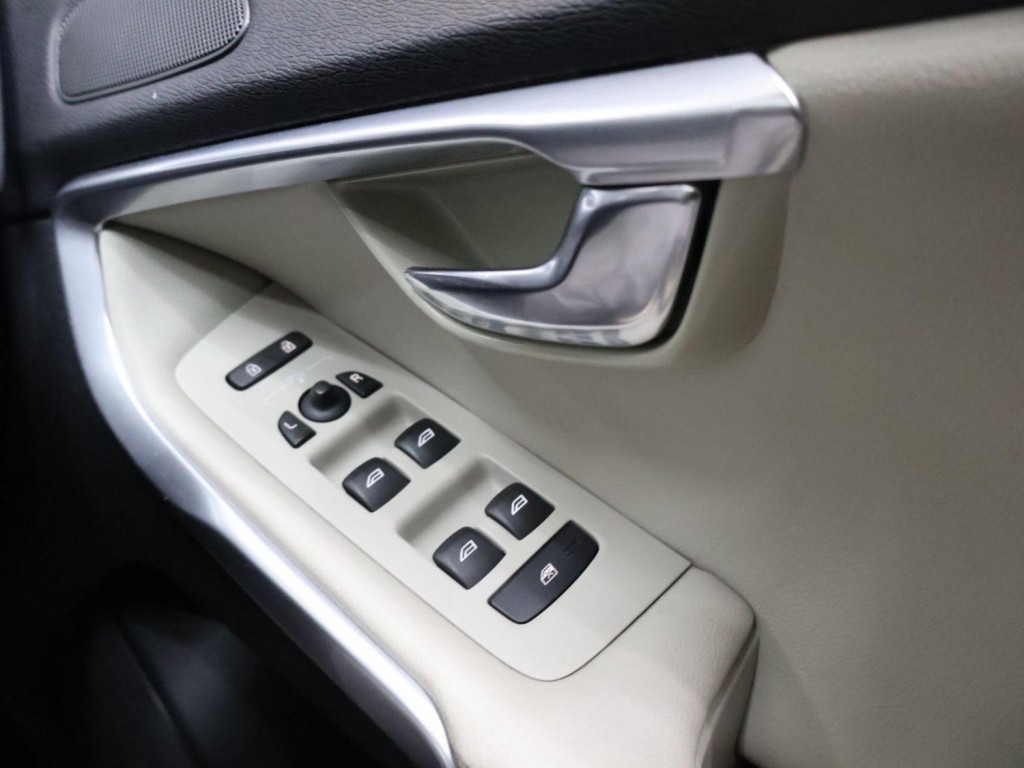 VOLVO V40 CROSS COUNTRY