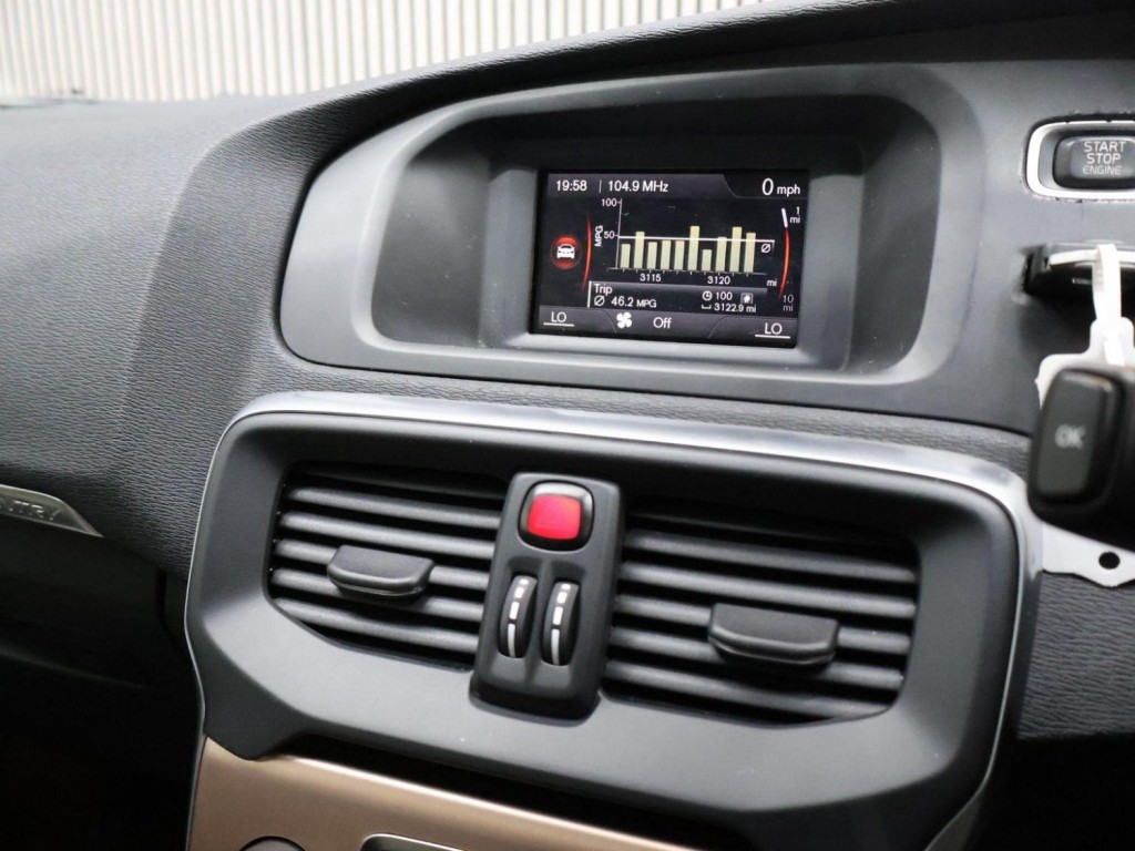 VOLVO V40 CROSS COUNTRY