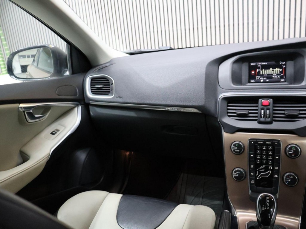 VOLVO V40 CROSS COUNTRY