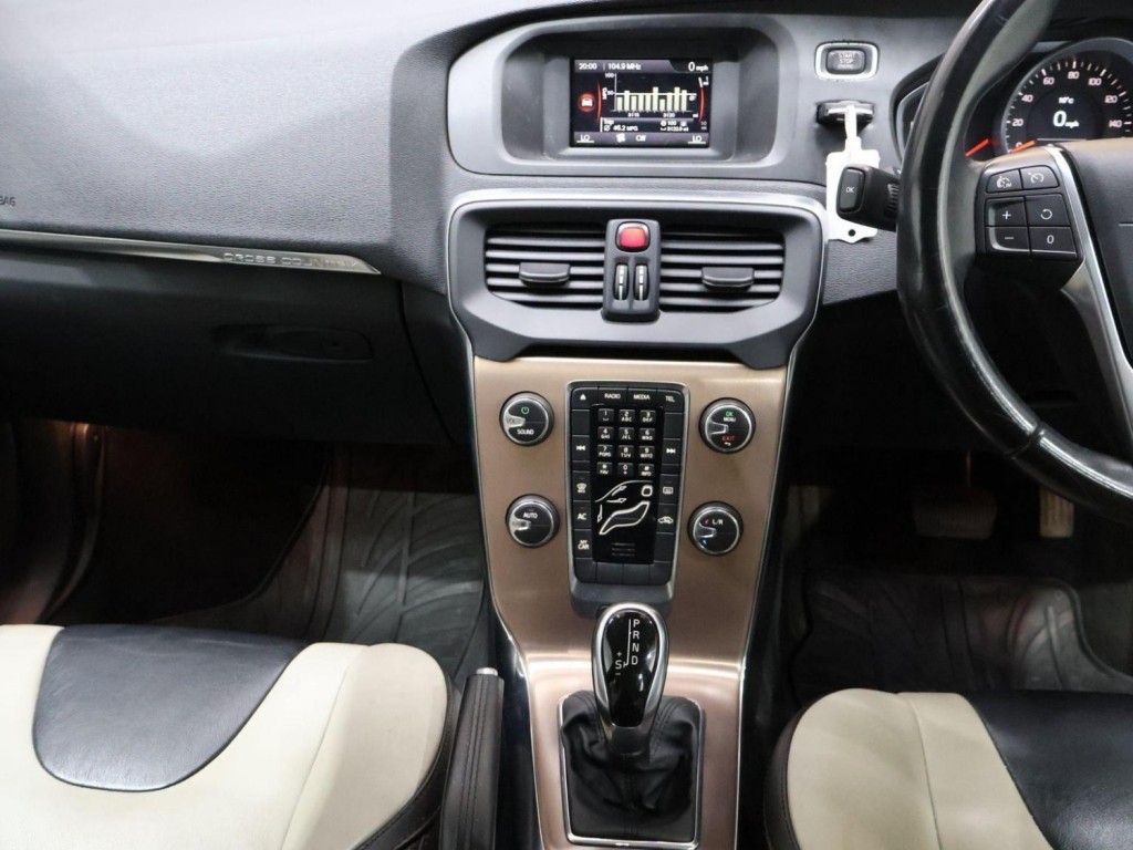 VOLVO V40 CROSS COUNTRY