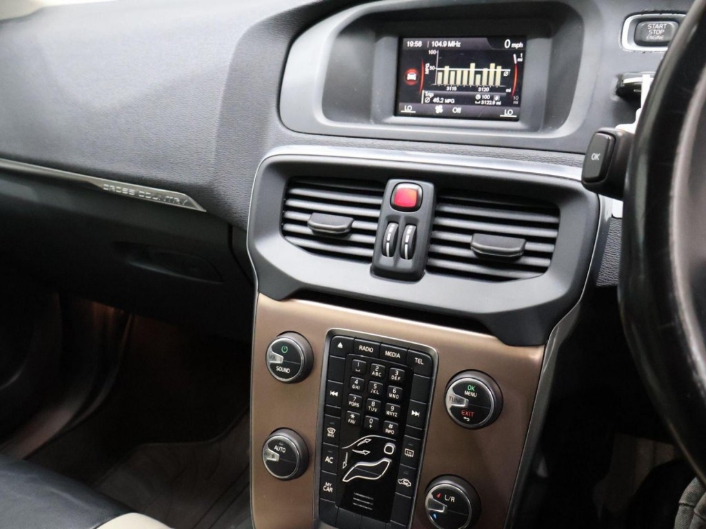 VOLVO V40 CROSS COUNTRY