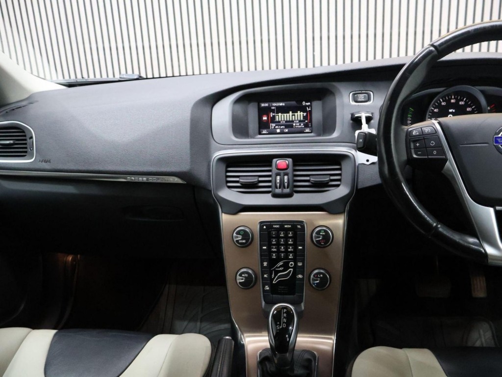 VOLVO V40 CROSS COUNTRY