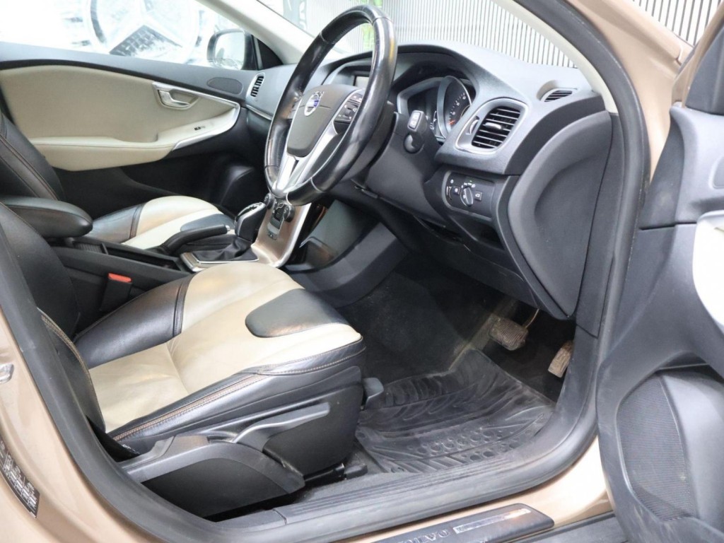 VOLVO V40 CROSS COUNTRY