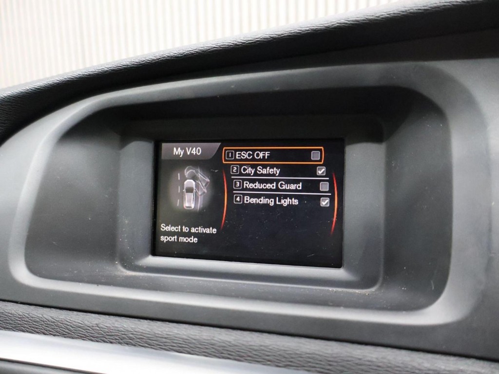 VOLVO V40 CROSS COUNTRY