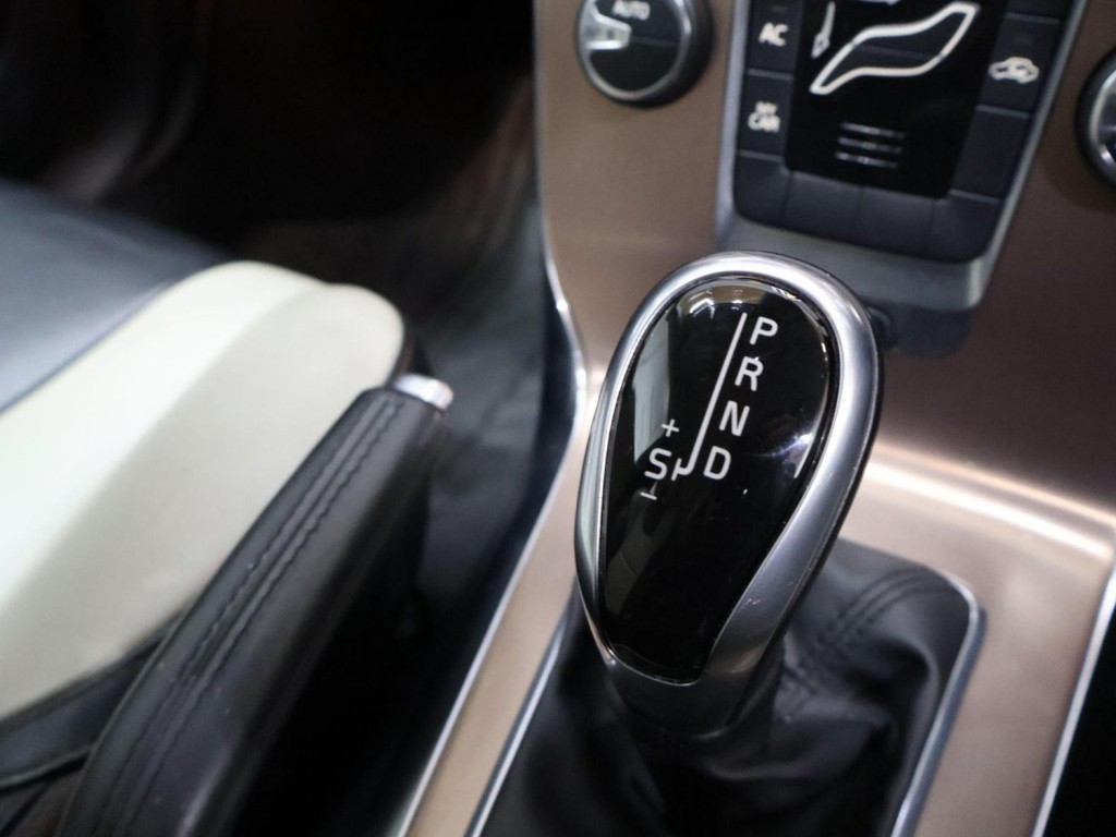 VOLVO V40 CROSS COUNTRY