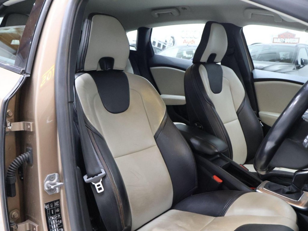 VOLVO V40 CROSS COUNTRY