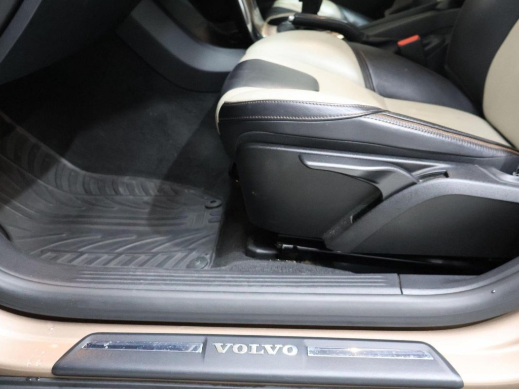 VOLVO V40 CROSS COUNTRY