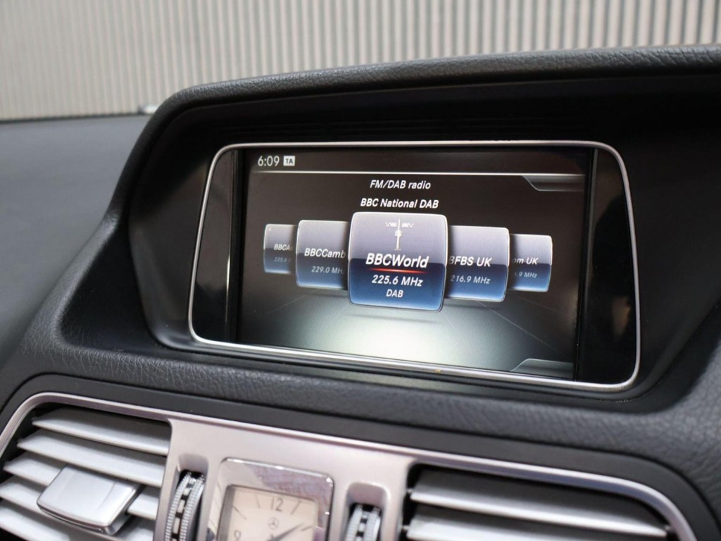 MERCEDES-BENZ E CLASS