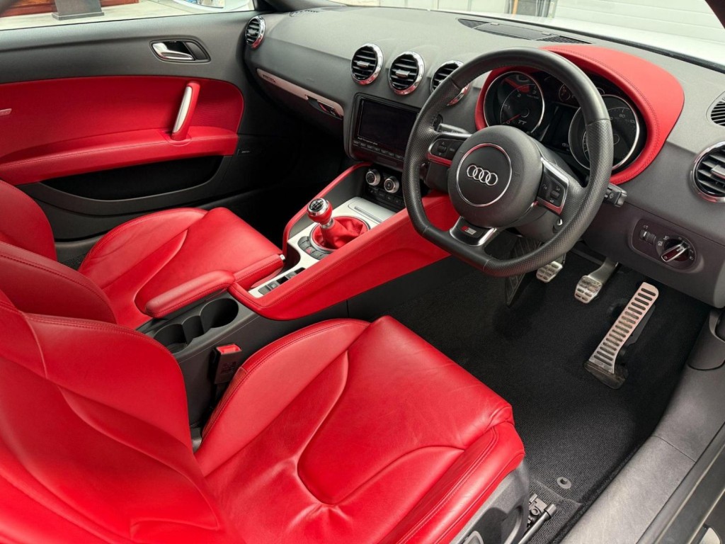 View AUDI TT 2.0 TDI S line Roadster quattro Euro 5 2dr