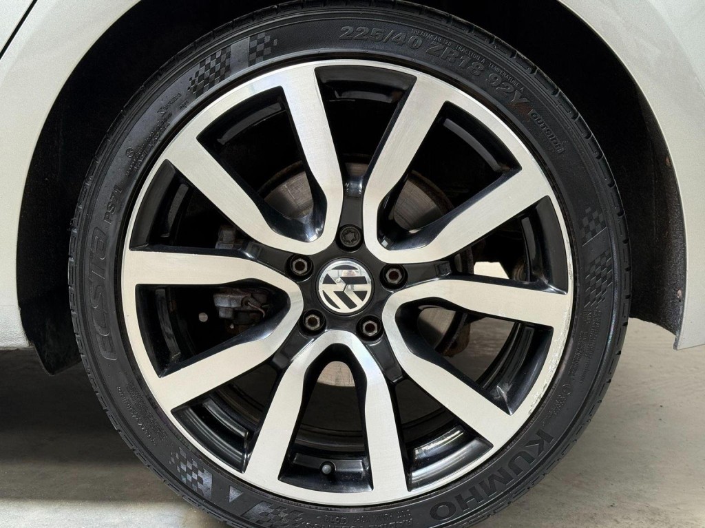 View VOLKSWAGEN GOLF 2.0 TDI BlueMotion Tech GT Euro 6 (s/s) 5dr